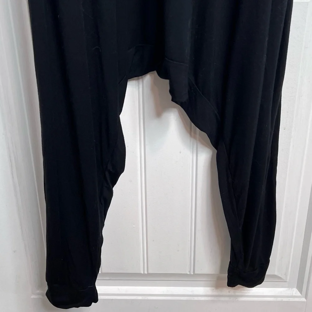 Momper Romper‎ Black Sleeveless Stretchy Jumpsuit. Size Medium.